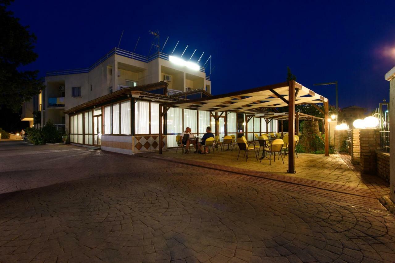 Amalia Hotel - Adults Only Dasziá Kültér fotó